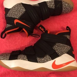 Nike Lebron Soldier Xl SFG Black Orange White 11.5